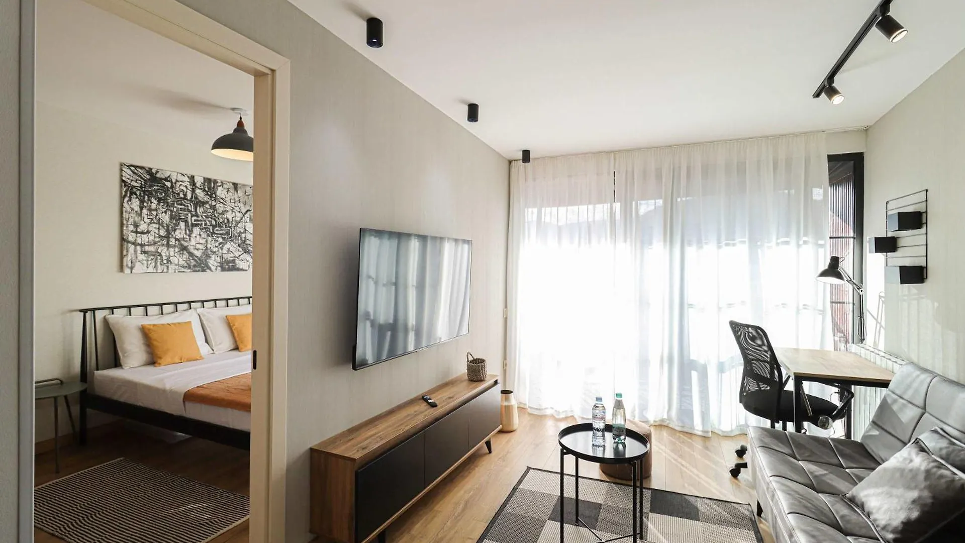 Wonderful City Views - 1Br Apt By Wehost Tbilisi Apartmán