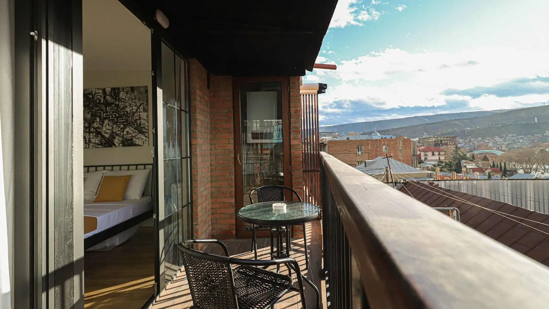 Wonderful City Views - 1Br Apt By Wehost Tbilisi Apartmán