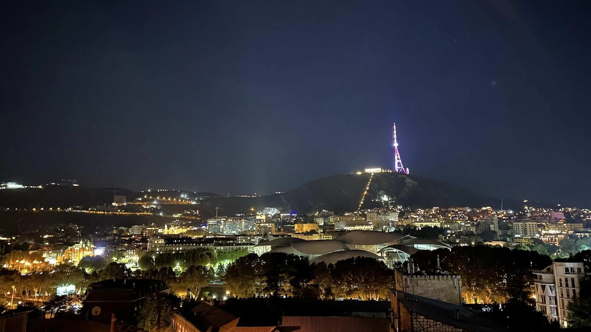 Wonderful City Views - 1Br Apt By Wehost Tbilisi Gruzie
