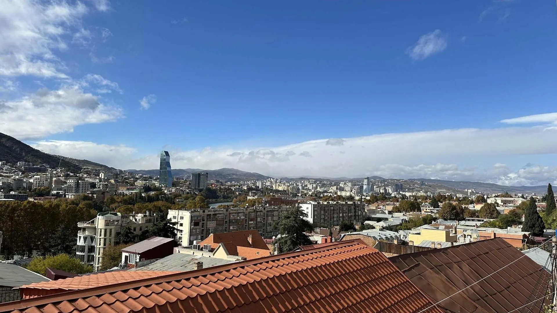 Wonderful City Views - 1Br Apt By Wehost Tbilisi Apartmán